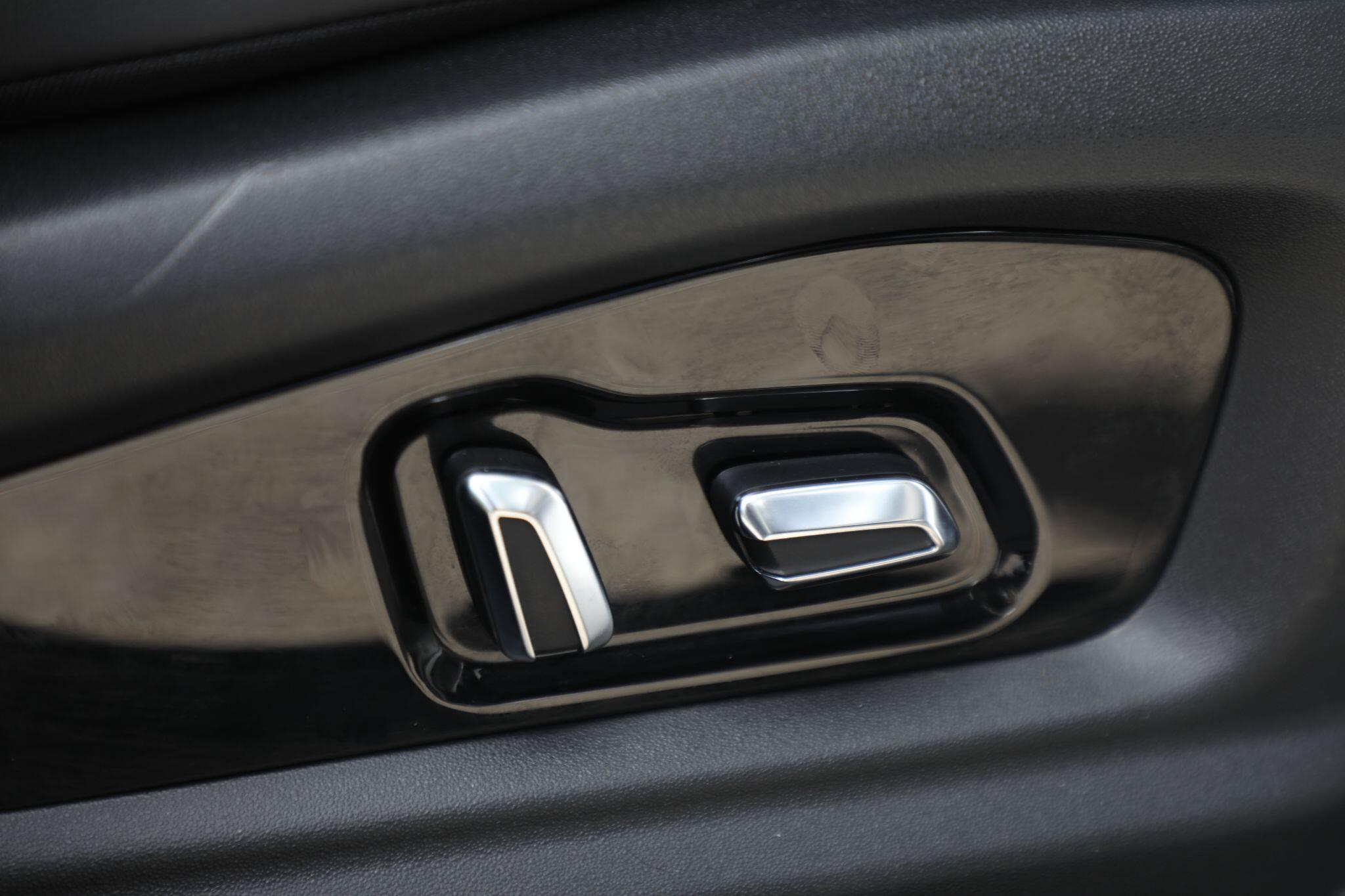 Large vehicle image